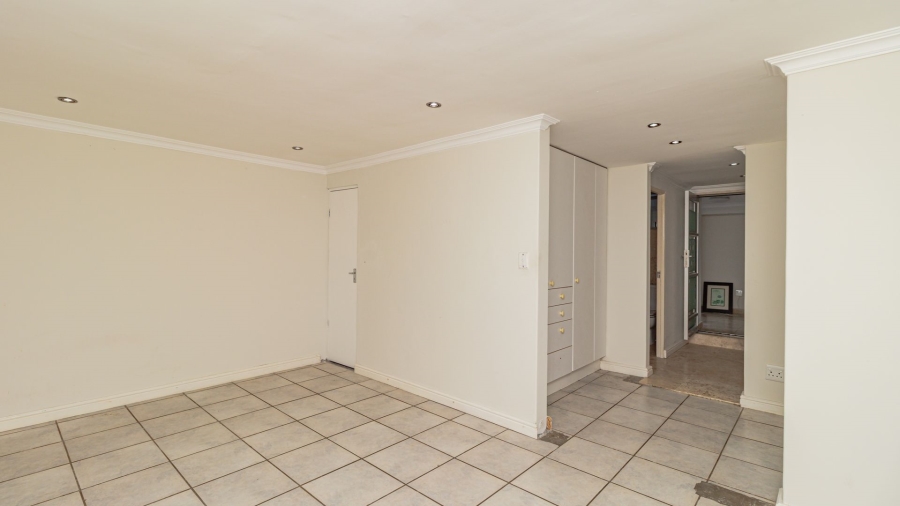 6 Bedroom Property for Sale in Bloubergstrand Western Cape